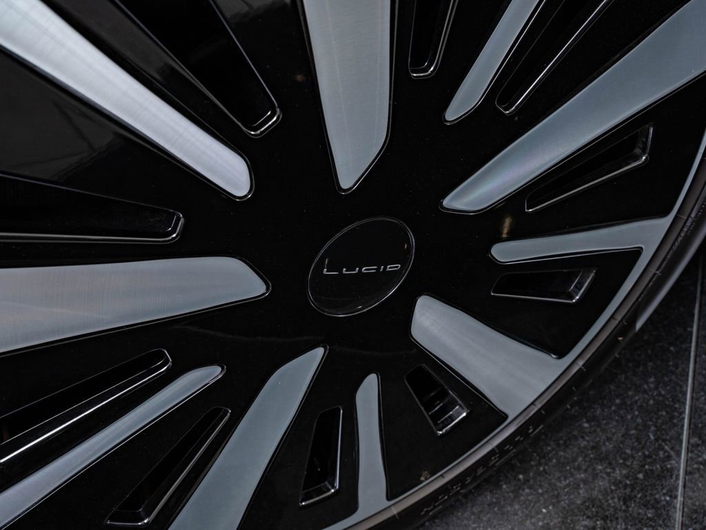 Used 2024 Lucid Air Touring image 8