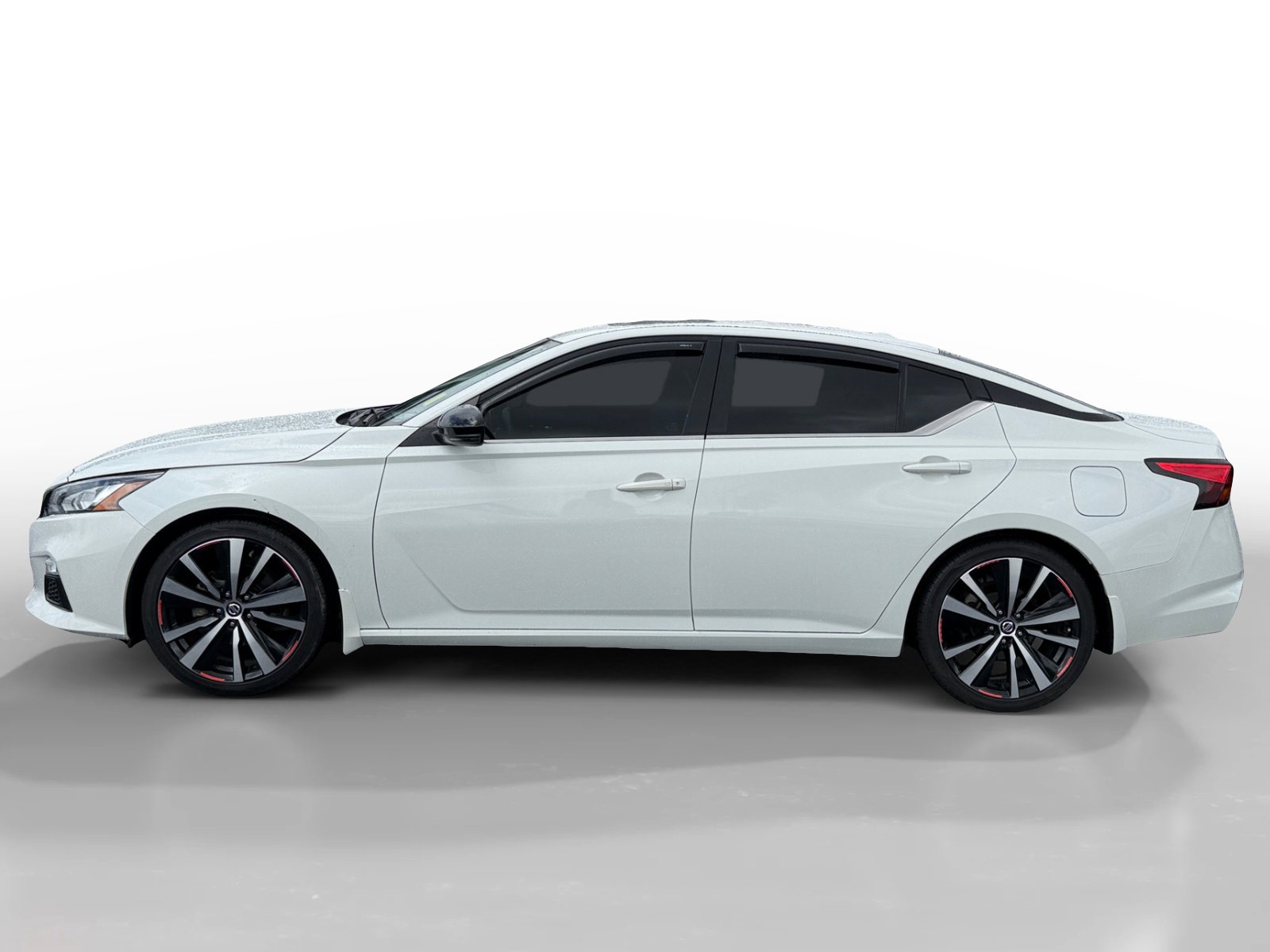 Used 2022 Nissan Altima 2.0 SR image 2