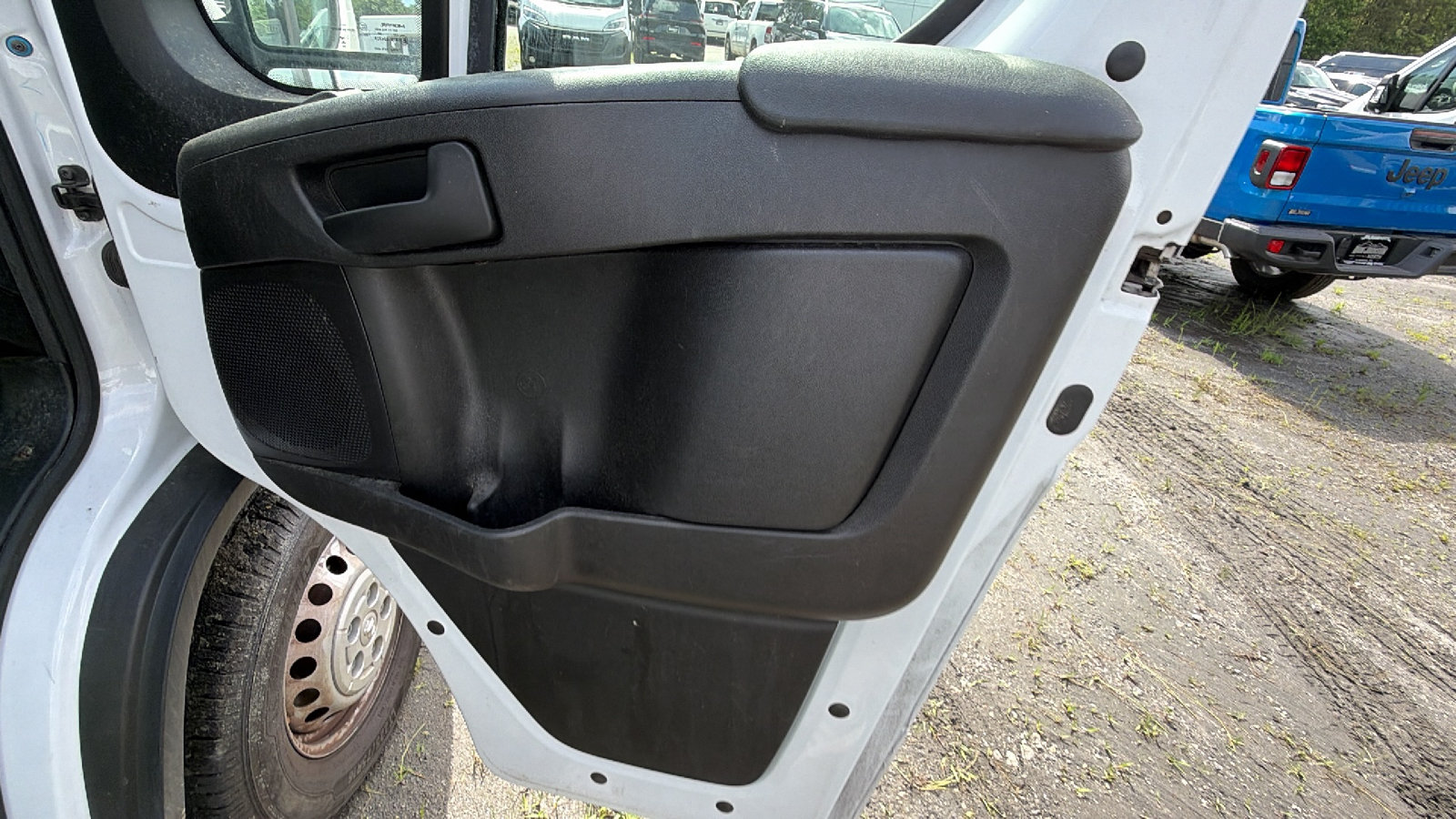 Used 2024 RAM ProMaster 2500 w/ Convenience Group FWD image 19