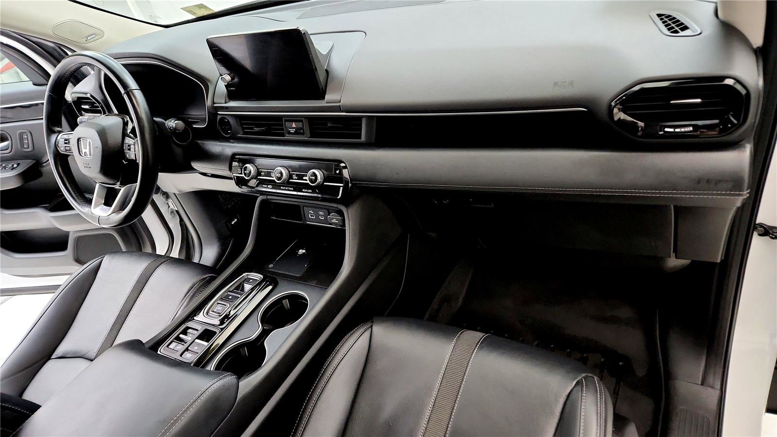 Used 2023 Honda Pilot Touring image 16