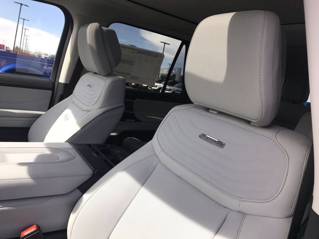 New 2026 Ford Expedition Platinum w/ Platinum Ultimate Package AWD/4WD image 11