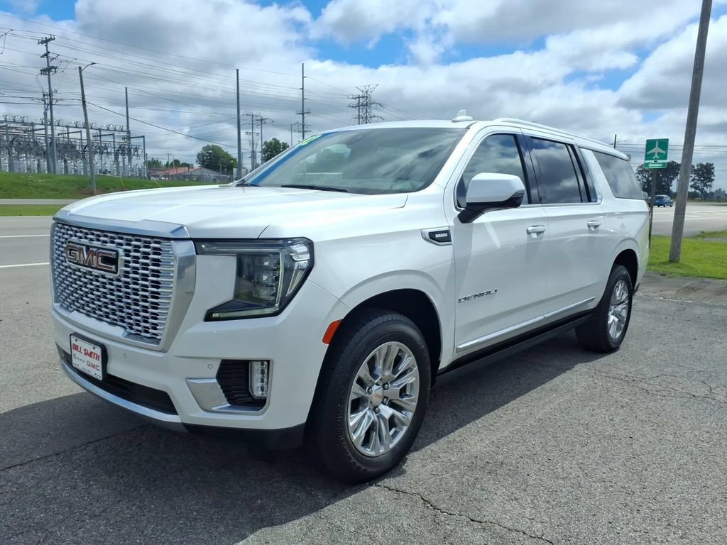 Used 2022 GMC Yukon XL Denali RWD image 3