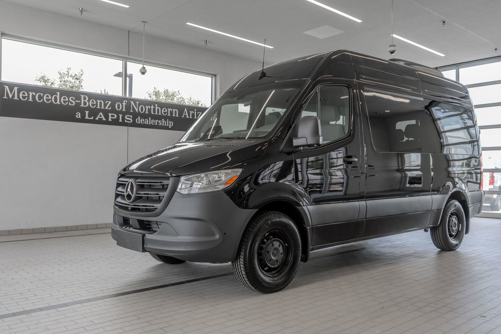Used 2025 Mercedes-Benz Sprinter 2500 image 3