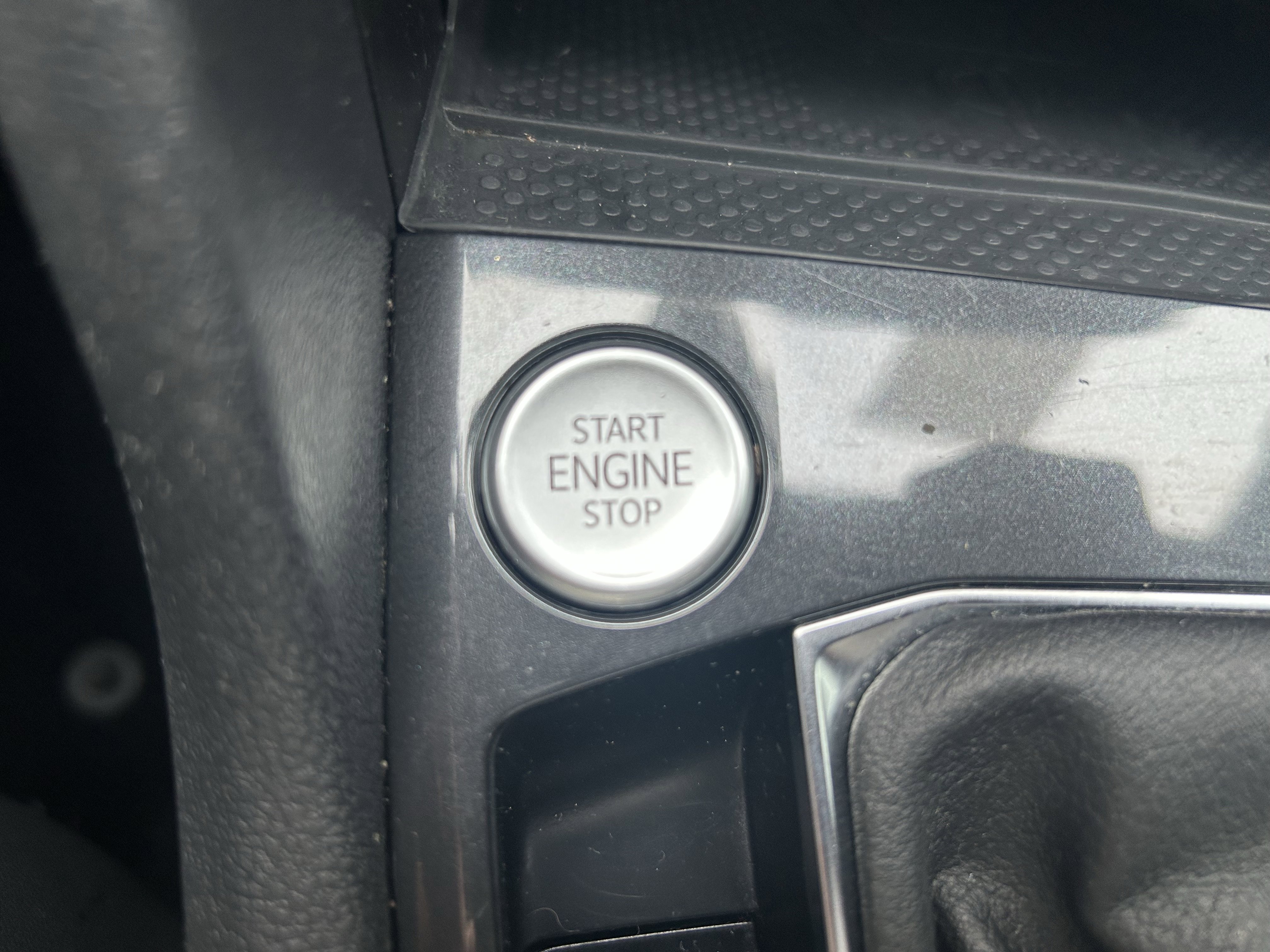 Certified 2023 Volkswagen Tiguan SE R-Line image 21