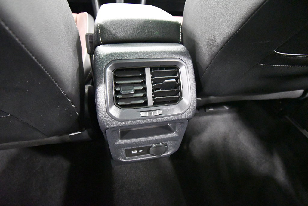 Used 2022 Volkswagen Tiguan SEL R-Line AWD/4WD image 15