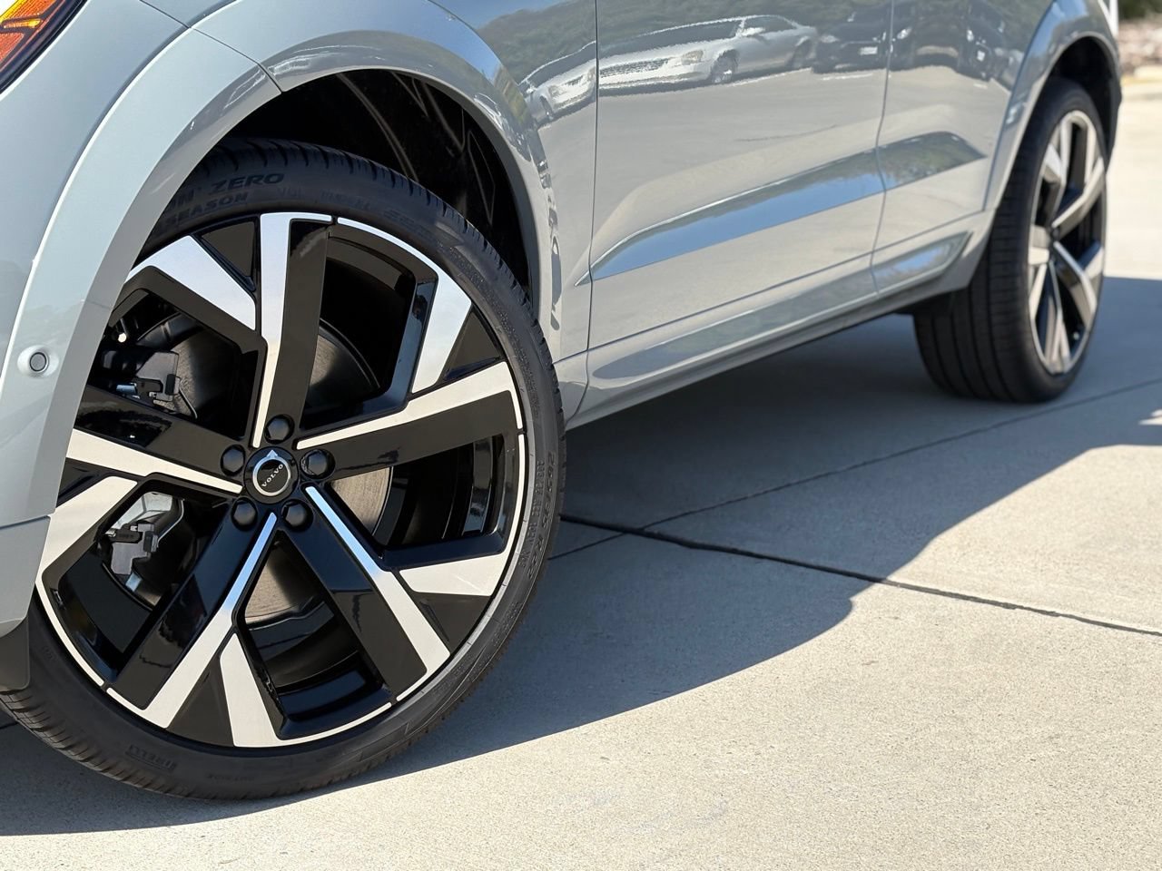 New 2026 Volvo XC60 B5 Ultra w/ Protection Package Premier AWD/4WD image 8
