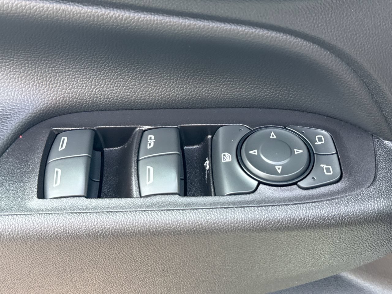 Used 2019 Chevrolet Equinox LT w/ LPO, Blackout Package FWD image 16