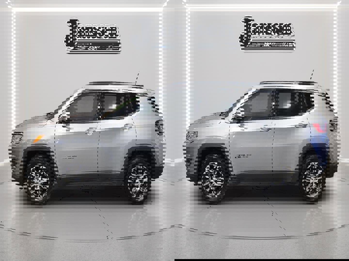 Used 2017 Jeep Compass Latitude w/ Safe & Security Group image 2