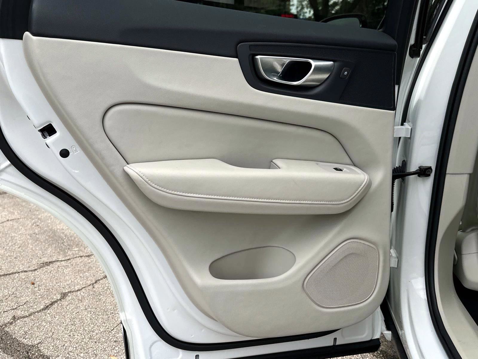 Certified 2024 Volvo XC60 B5 Plus image 13