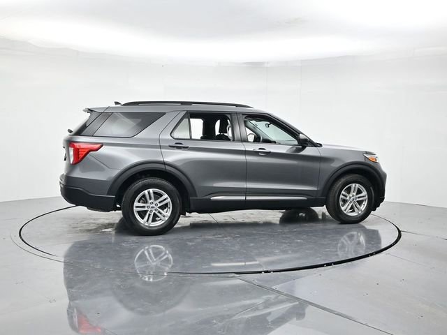 Used 2023 Ford Explorer XLT image 2