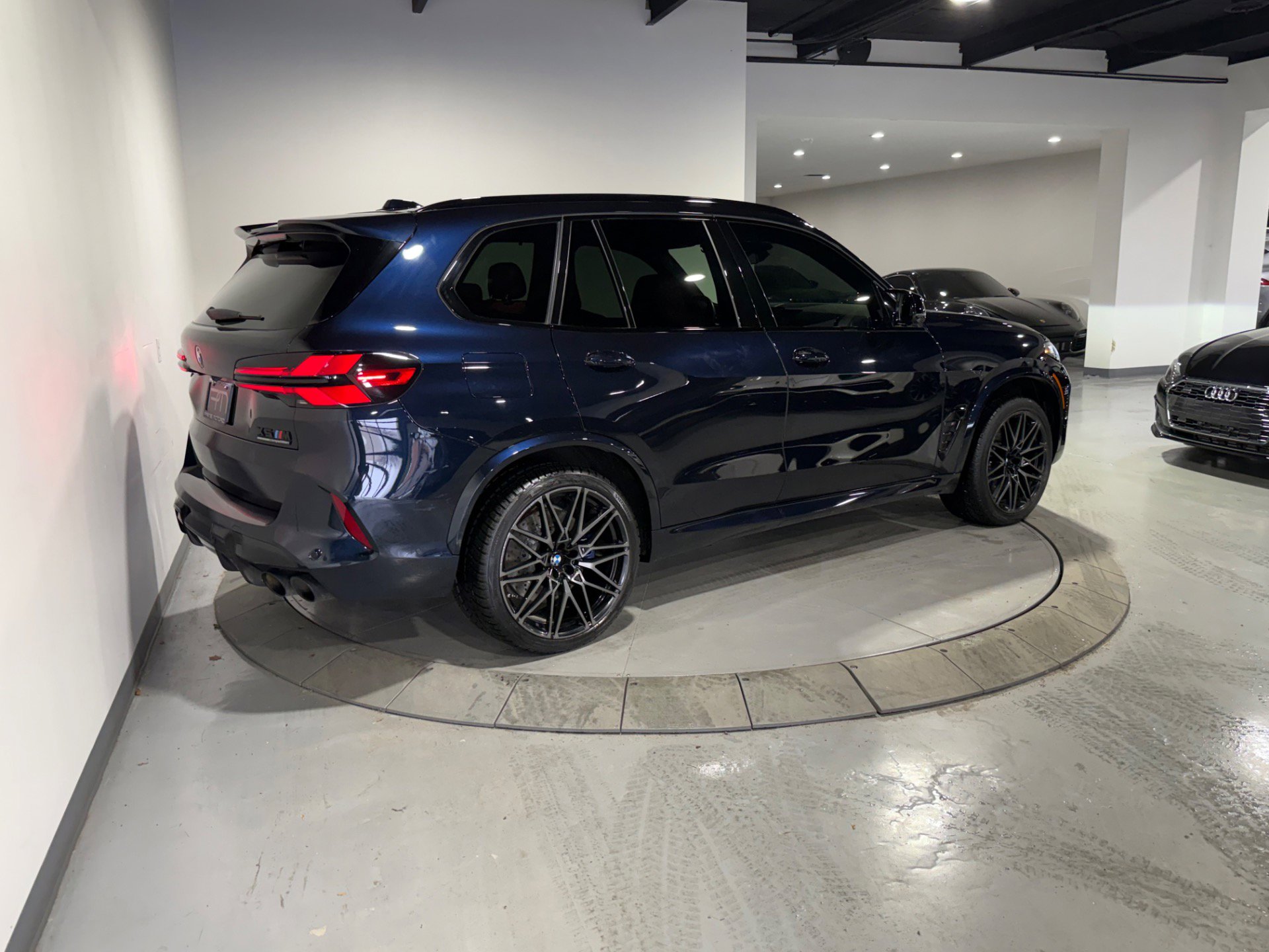 Used 2025 BMW X5 M Competition w/ Executive Package image 11
