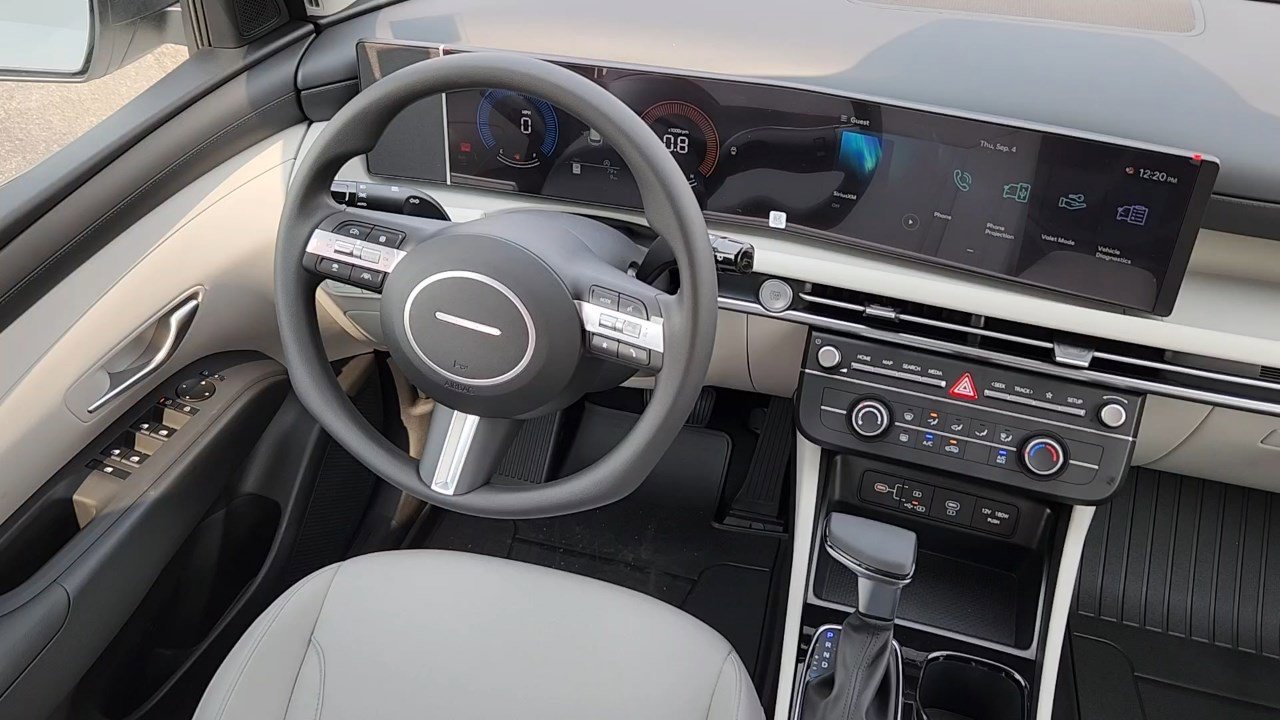 New 2025 Hyundai Tucson SE image 5