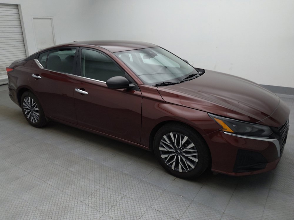 Used 2025 Nissan Altima 2.5 SV FWD image 11