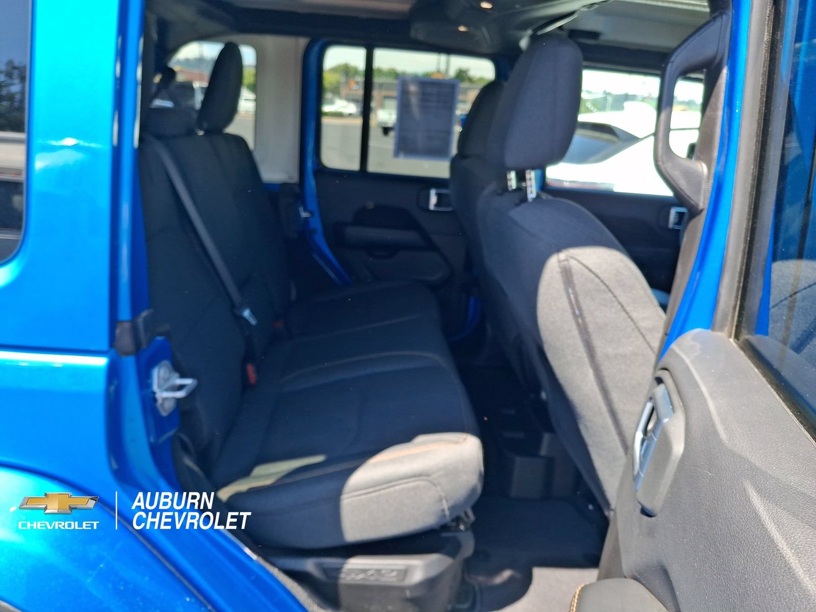 Used 2024 Jeep Wrangler Unlimited Sahara AWD/4WD image 17