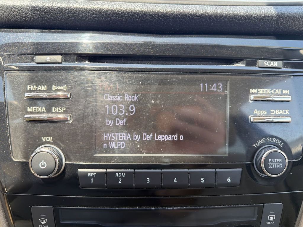 Used 2015 Nissan Rogue SV FWD image 21