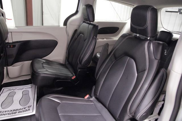 Used 2024 Chrysler Pacifica Touring-L FWD image 17