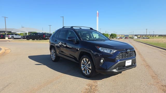 Used 2020 Toyota RAV4 XLE Premium image 4