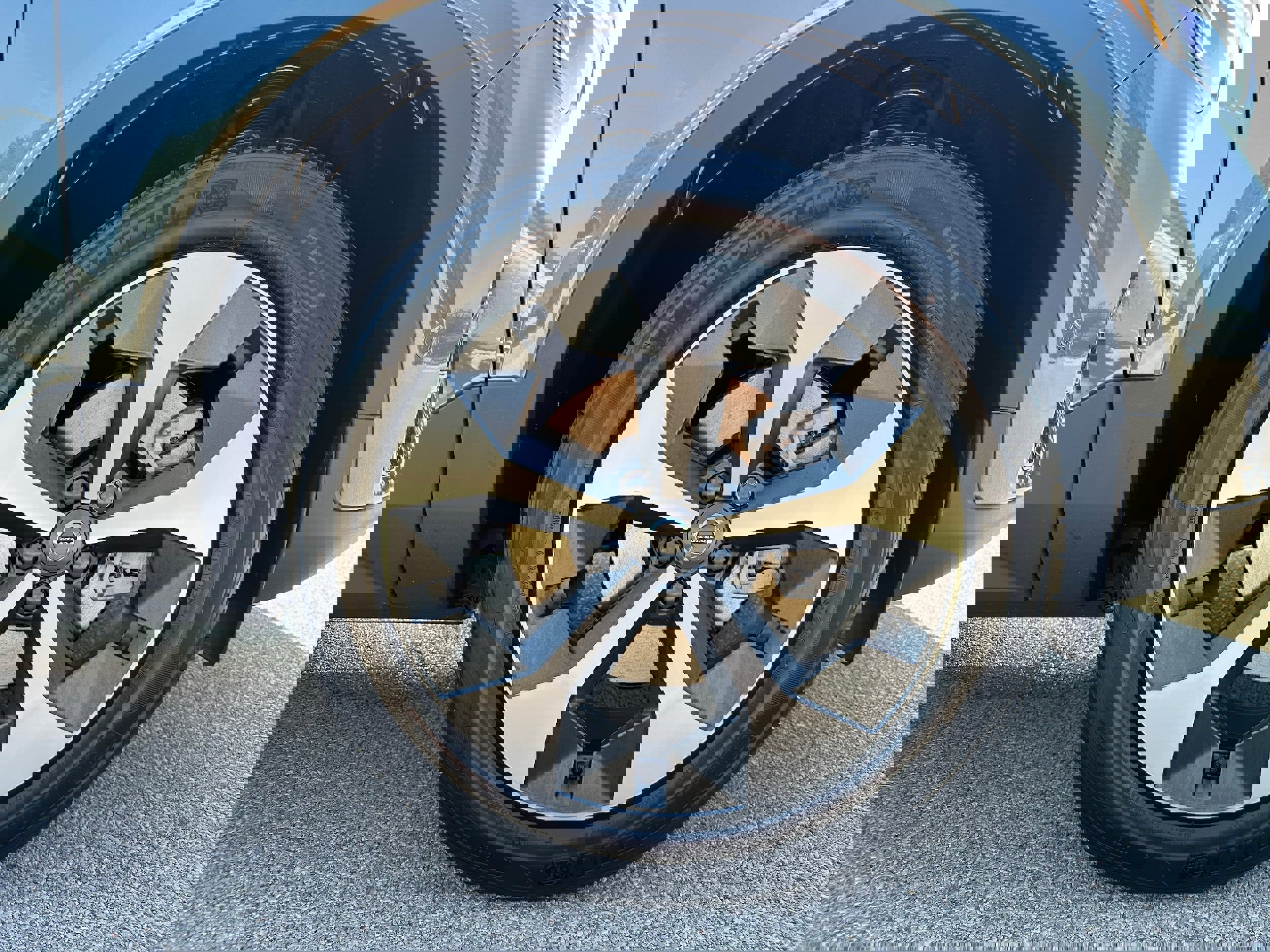 New 2026 Volvo XC40 B5 Plus w/ Protection Package Premier image 7