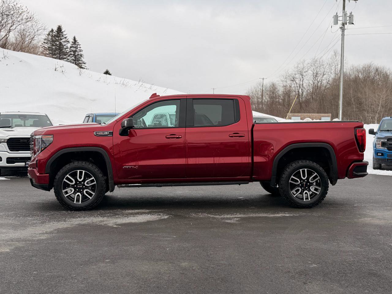 Used 2024 GMC Sierra 1500 AT4 w/ Technology Package AWD/4WD image 8