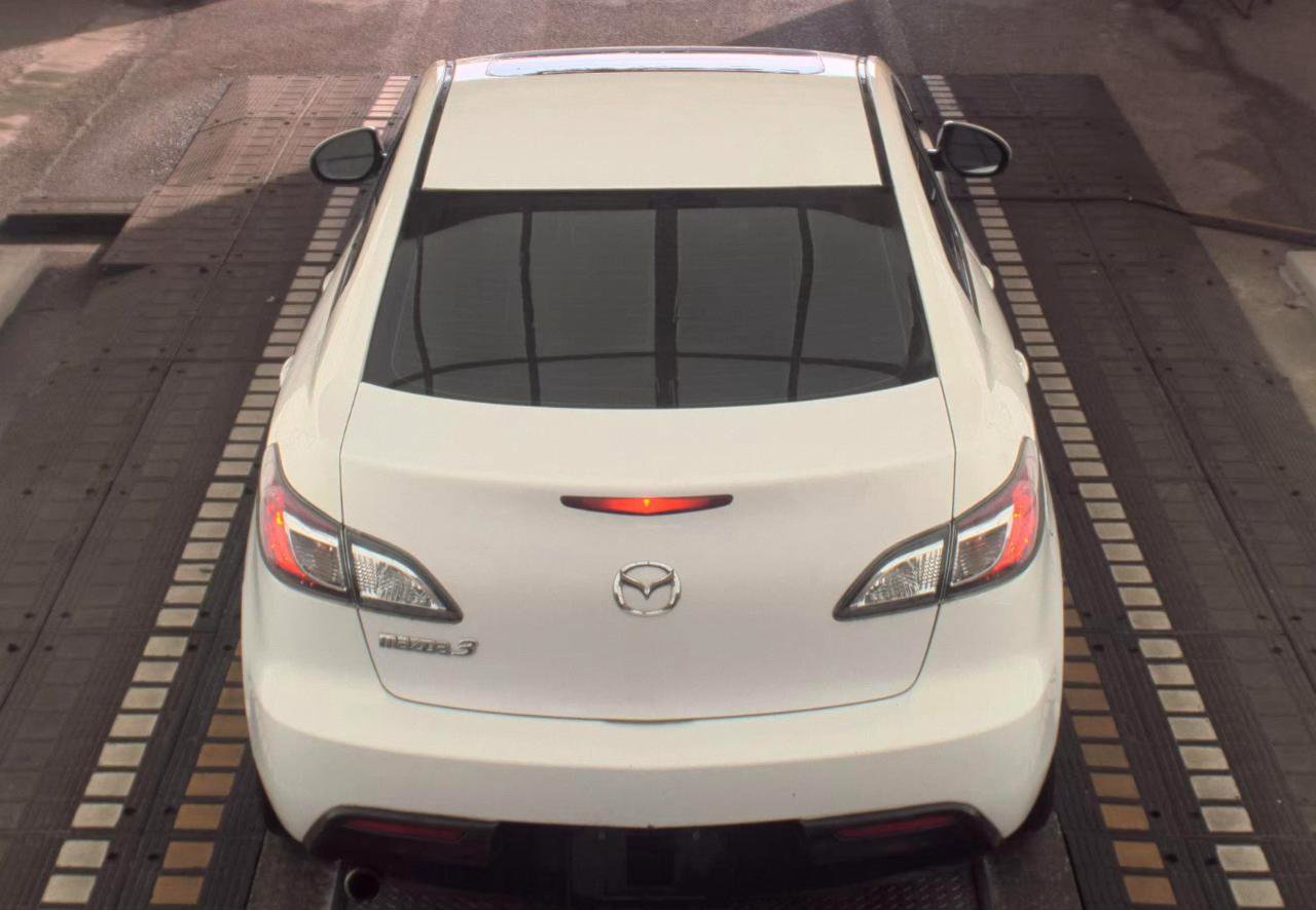 Used 2011 MAZDA MAZDA3 i Touring FWD image 5