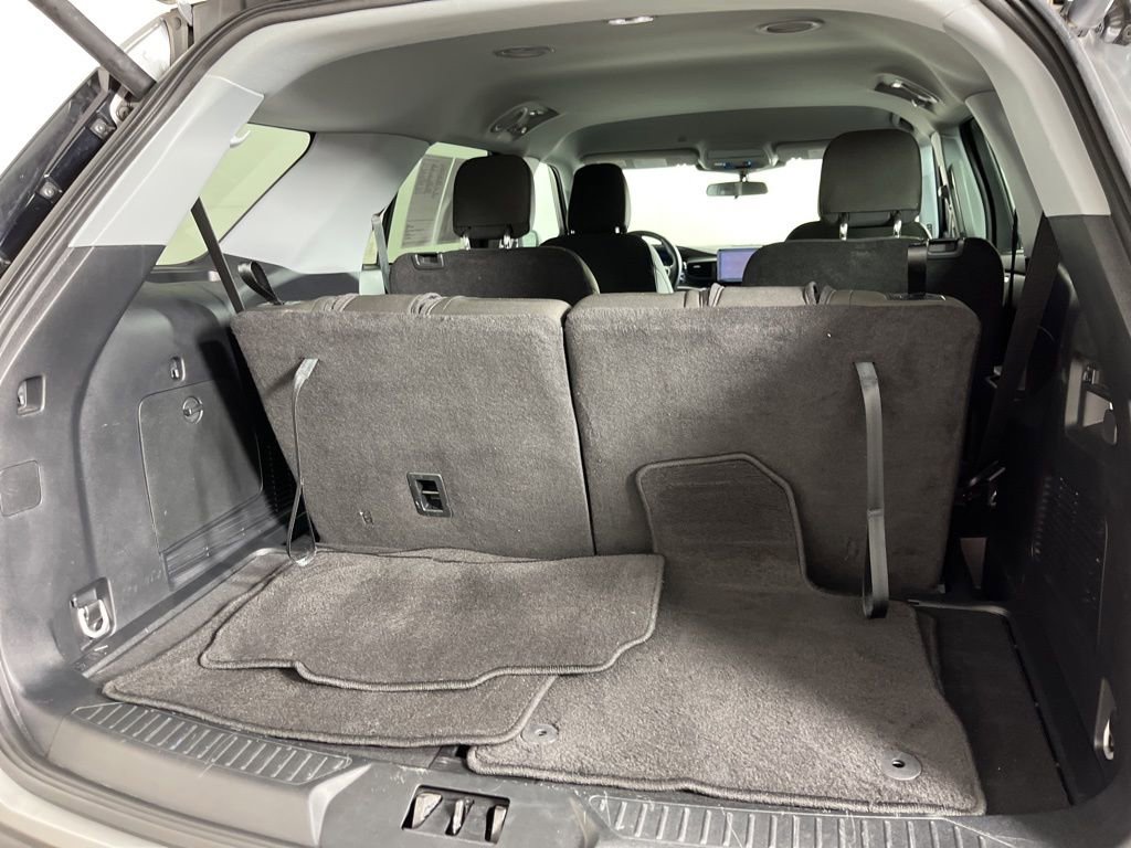 Used 2023 Ford Explorer XLT image 11