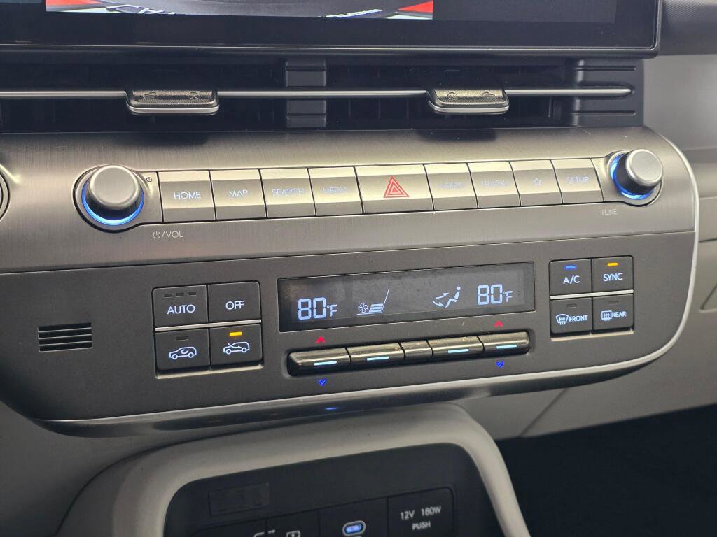 Used 2025 Hyundai Kona SEL AWD/4WD image 32