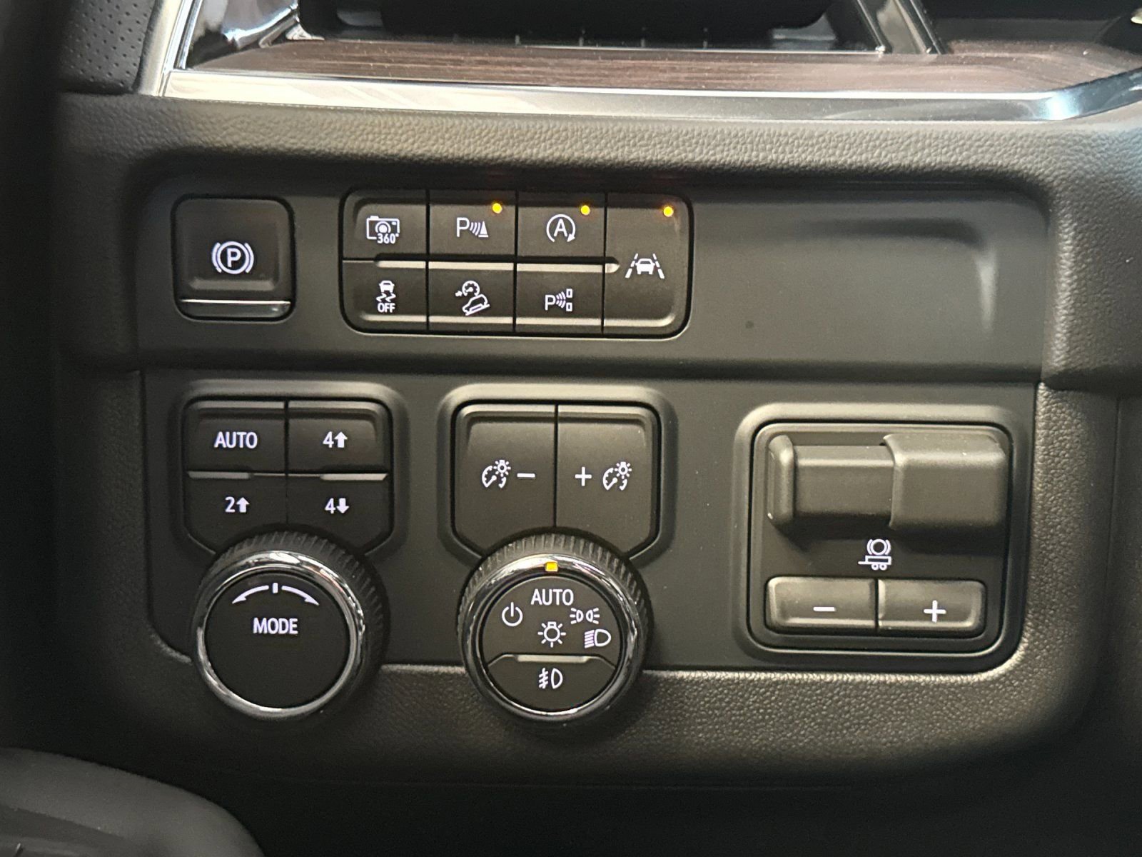 New 2026 Chevrolet Tahoe Premier w/ Sun And Tow Package AWD/4WD image 30