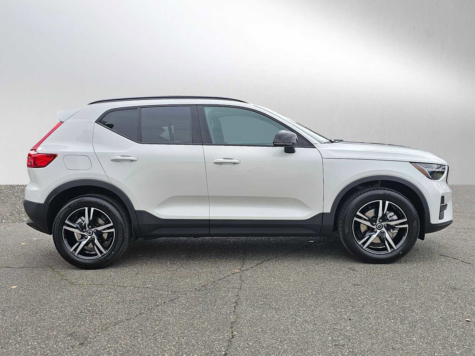 New 2026 Volvo XC40 B5 Core w/ Climate Package image 8