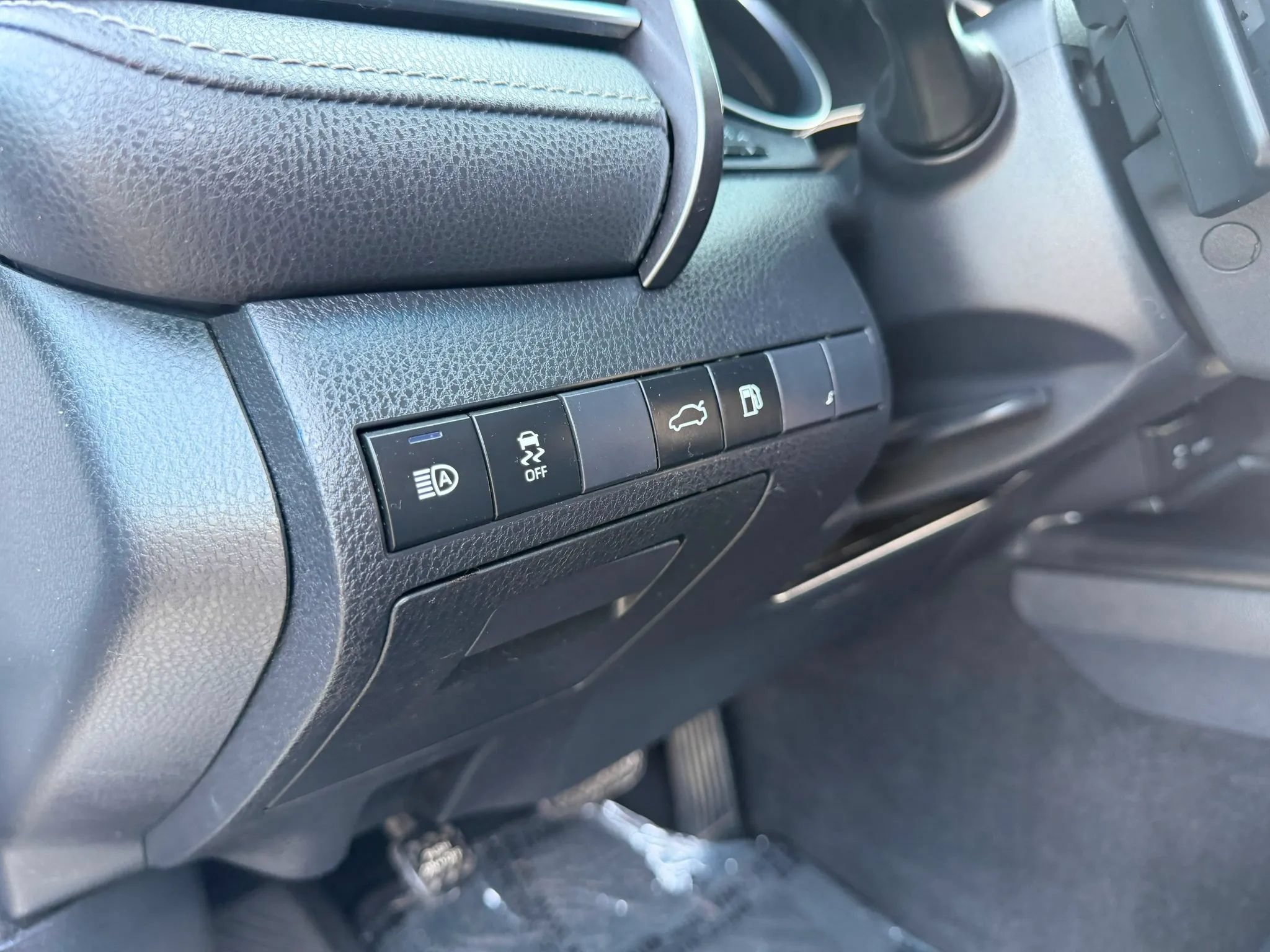 Used 2018 Toyota Camry SE FWD image 13
