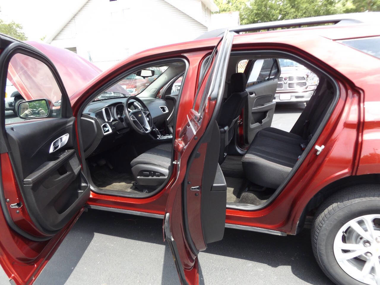 Used 2017 Chevrolet Equinox LT w/ Convenience Package image 12