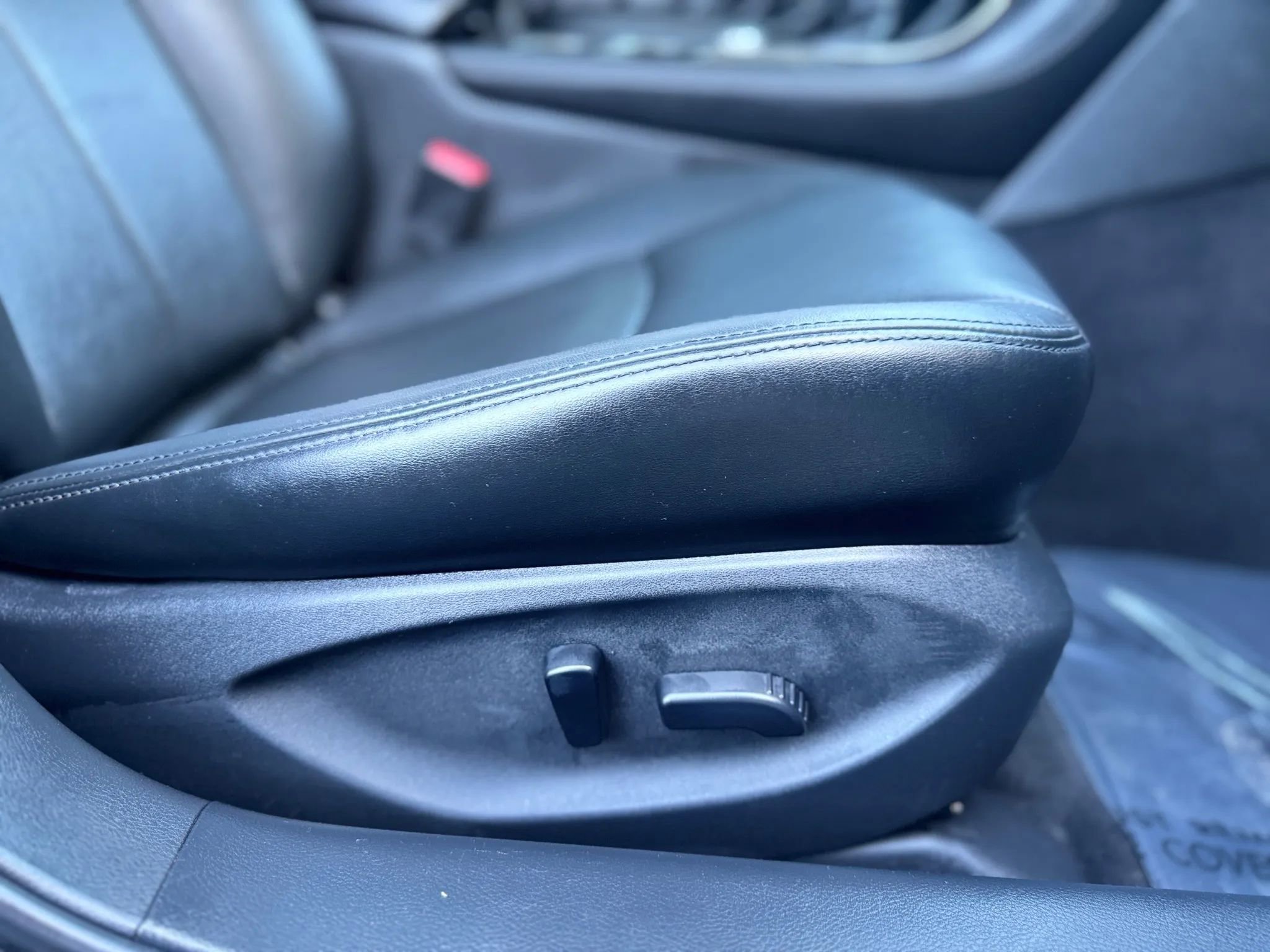 Used 2018 INFINITI Q50 Luxe AWD/4WD image 17