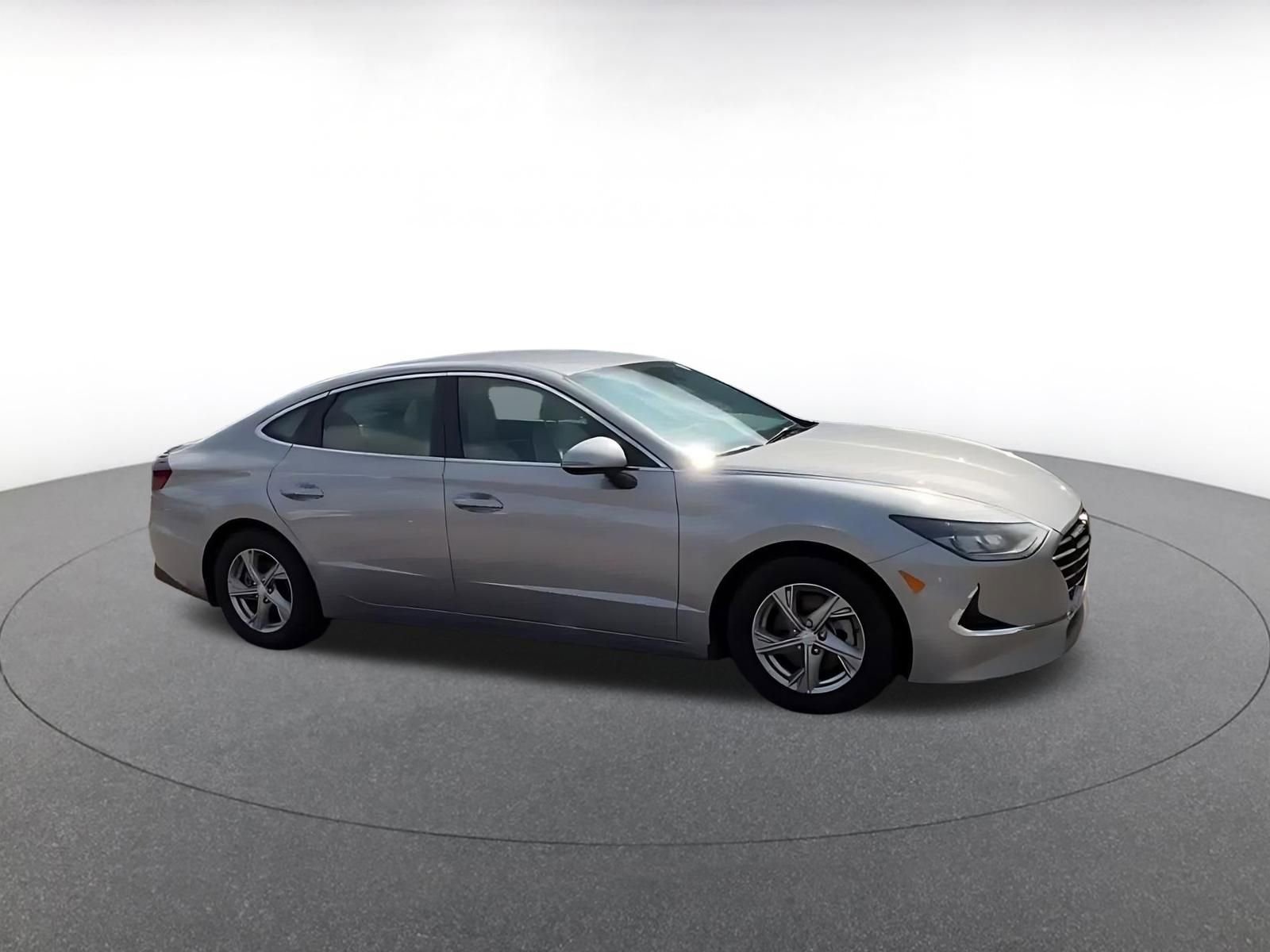 Used 2023 Hyundai Sonata SE FWD image 2