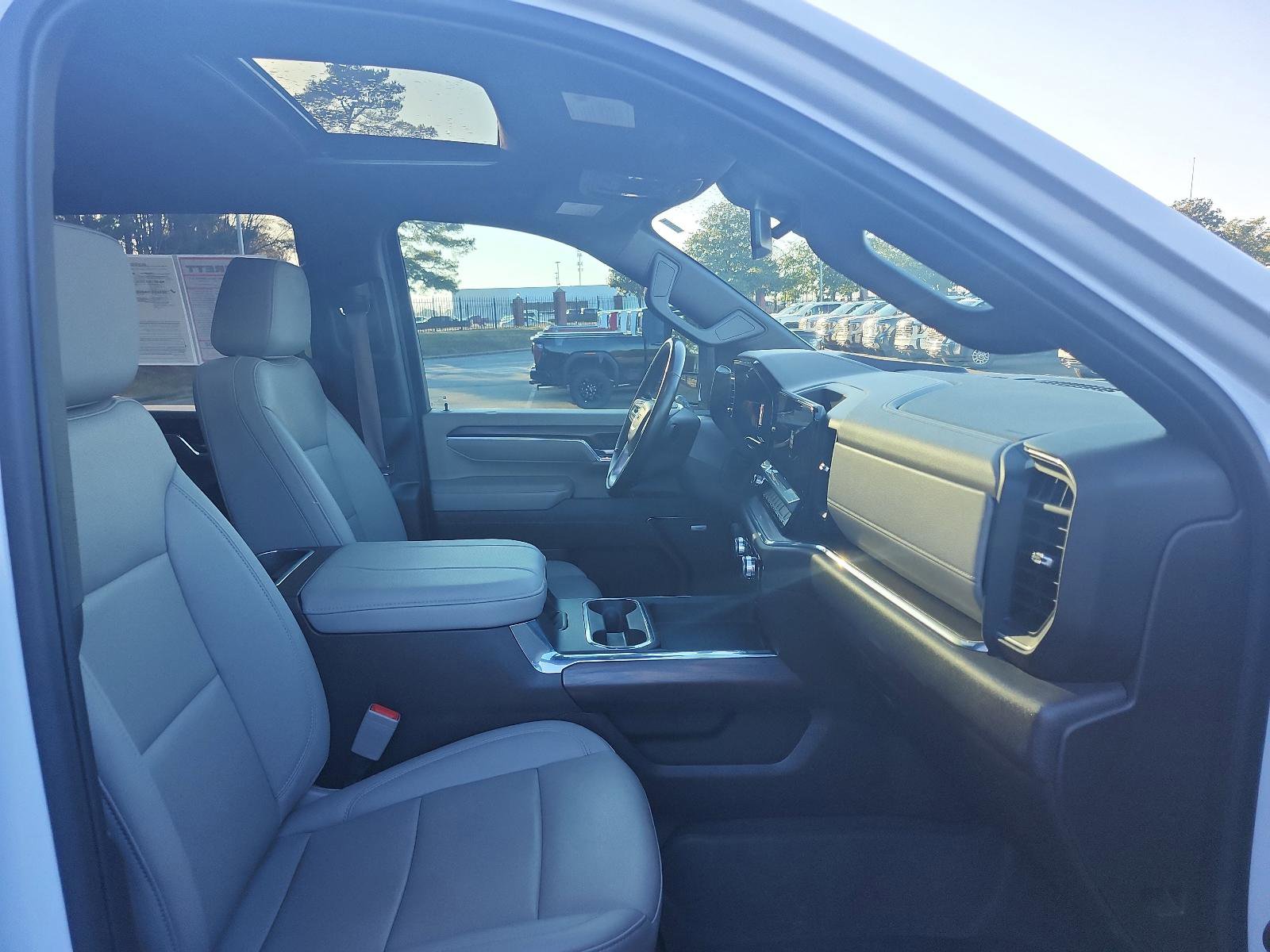 Used 2024 GMC Sierra 2500 SLT w/ SLT Premium Package image 11