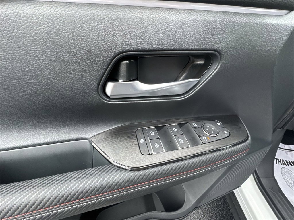 New 2025 Nissan Kicks SR image 13