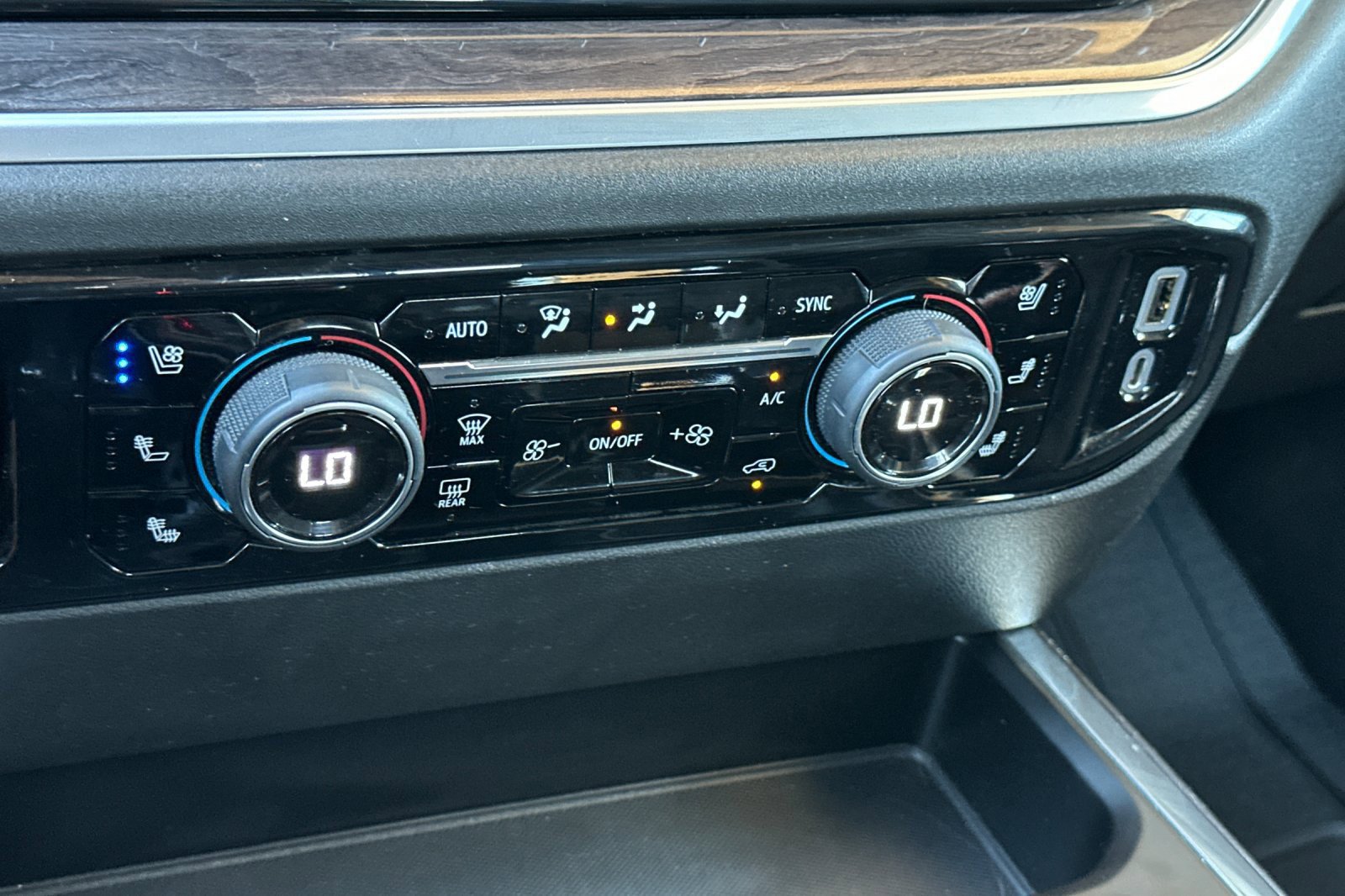 Certified 2022 Chevrolet Silverado 1500 LTZ w/ LTZ Premium Package AWD/4WD image 20