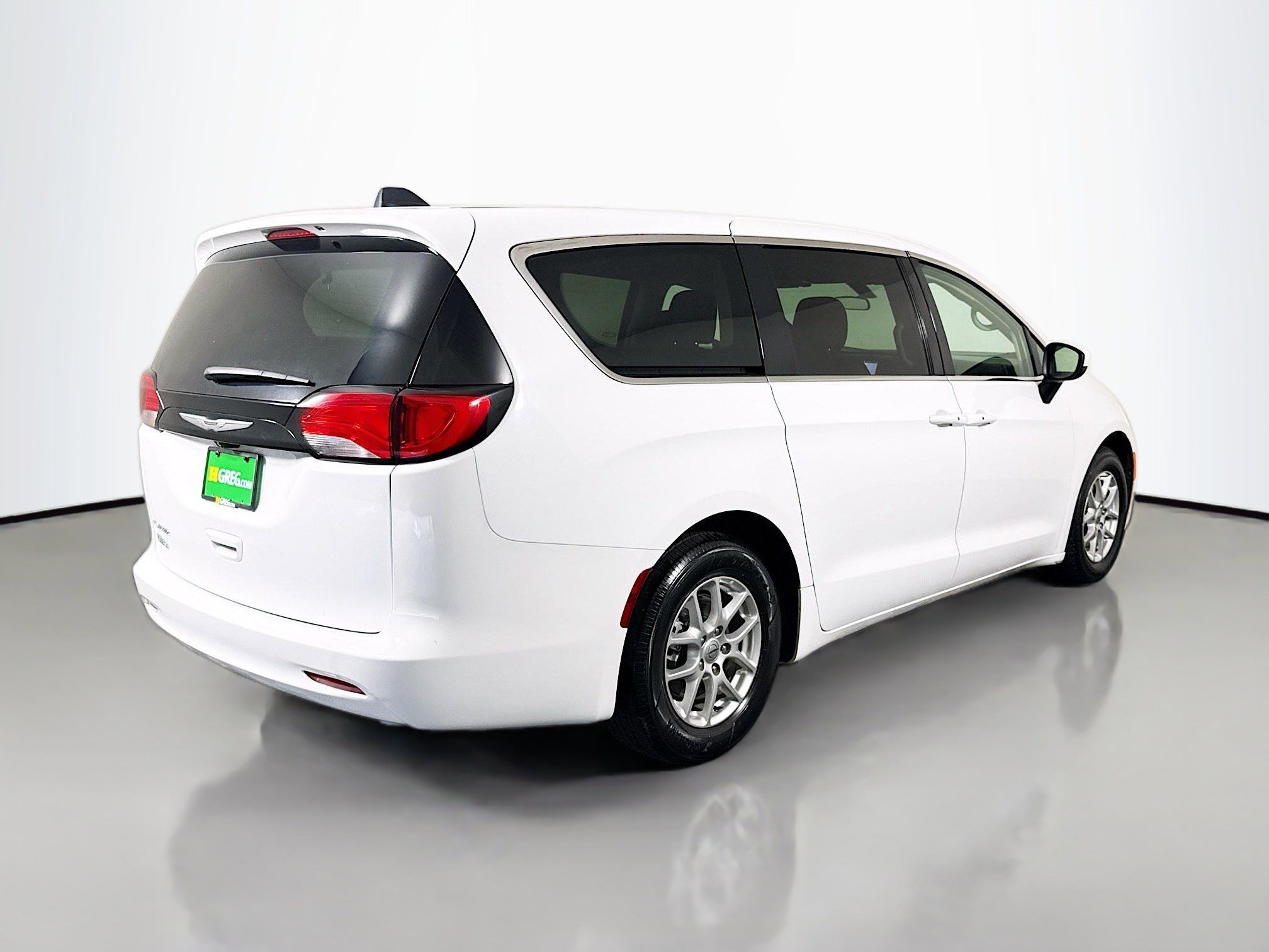 Used 2022 Chrysler Voyager LX FWD image 10