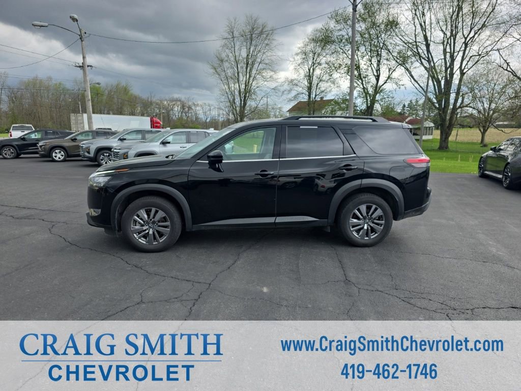 Used 2025 Nissan Pathfinder SV FWD image 3