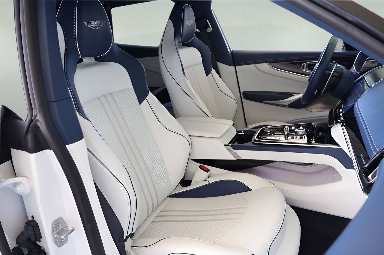 Used 2025 Aston Martin DBX 707 AWD/4WD image 22