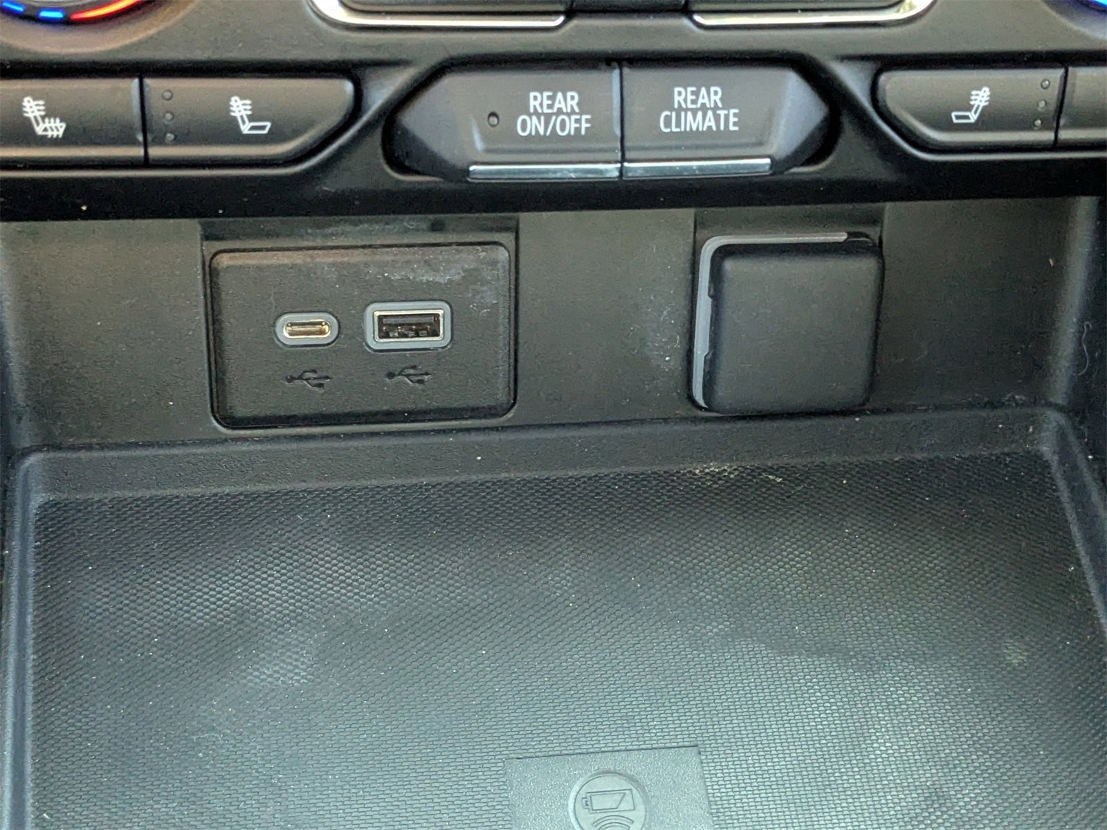 Used 2022 Chevrolet Suburban Z71 image 24