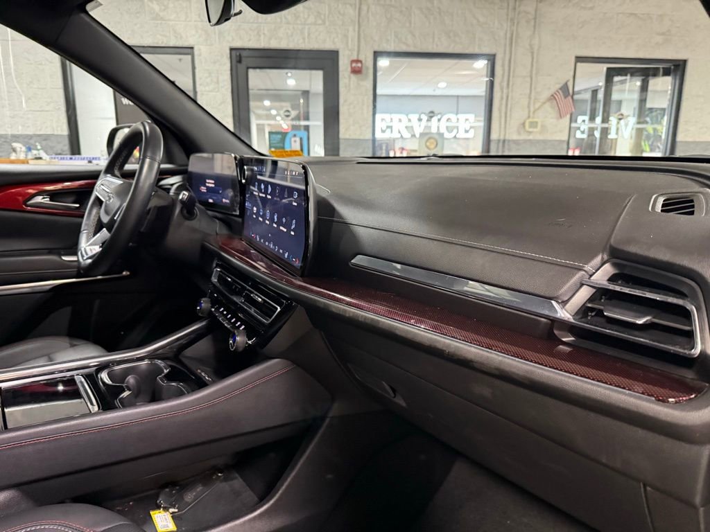 Used 2024 Chevrolet Traverse Z71 image 40