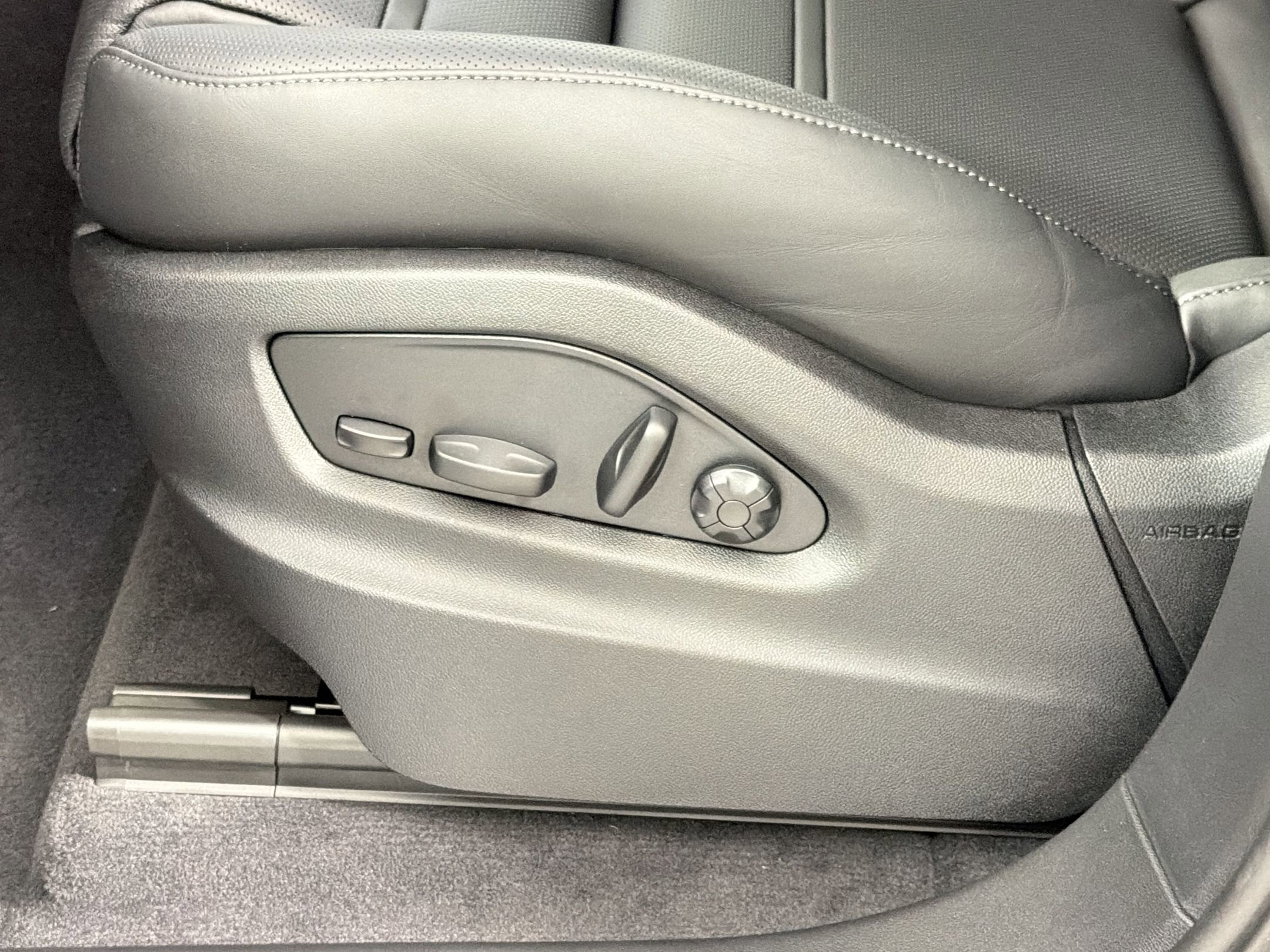 New 2026 Porsche Cayenne Coupe AWD/4WD image 16