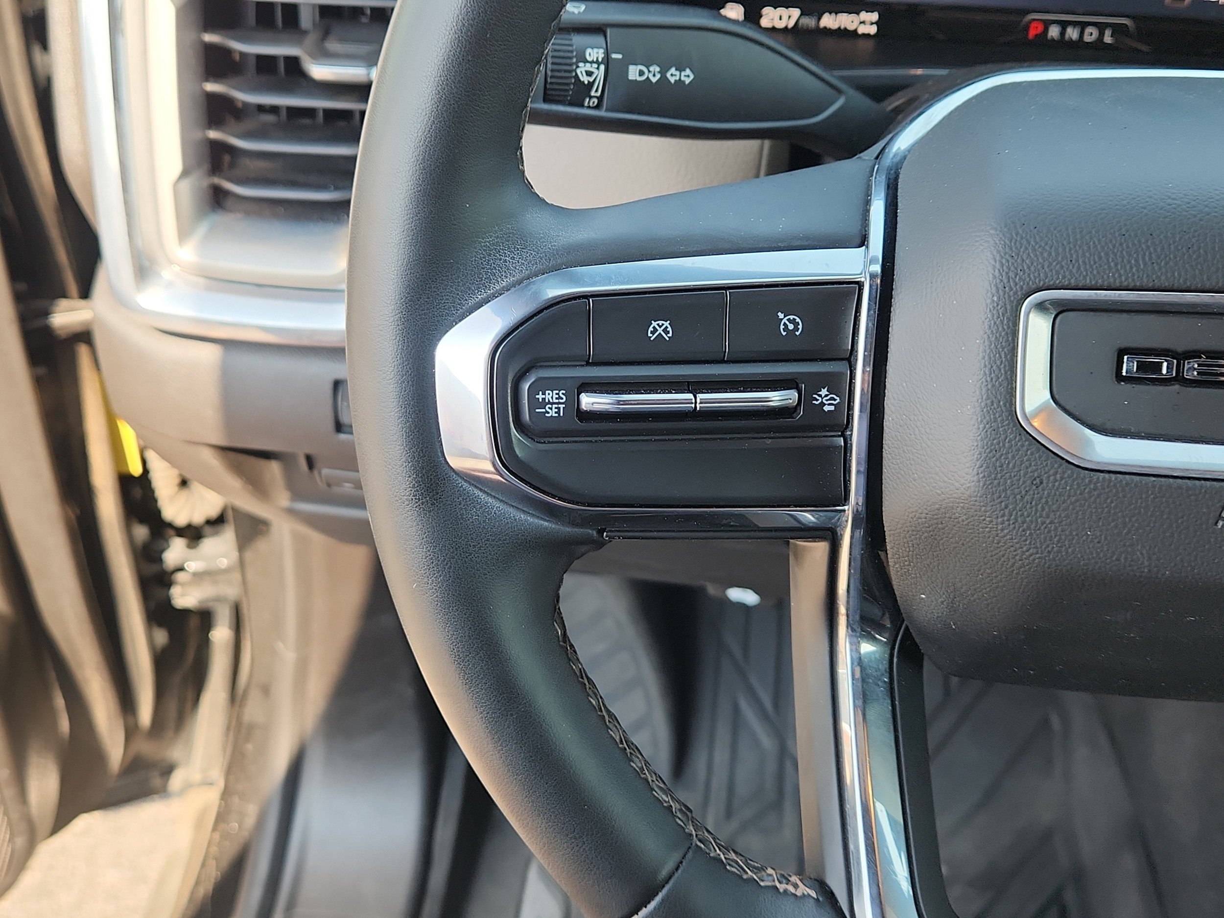Used 2023 GMC Canyon Denali w/ Denali Black Edition AWD/4WD image 16