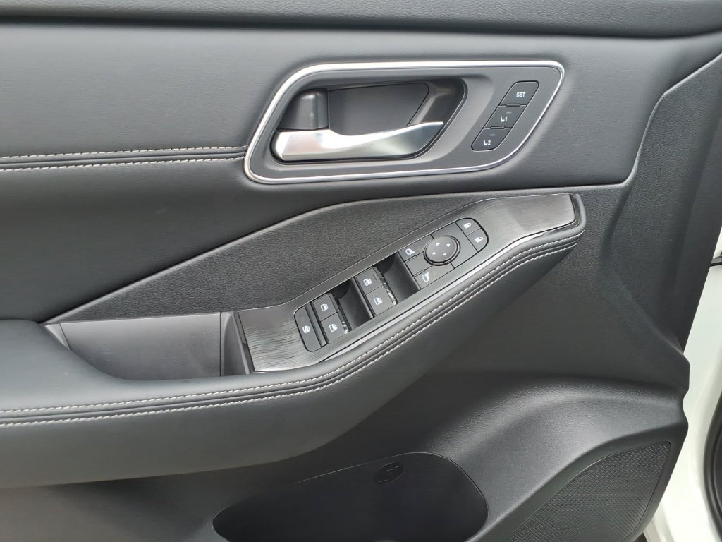 New 2026 Nissan Rogue Platinum AWD/4WD image 15