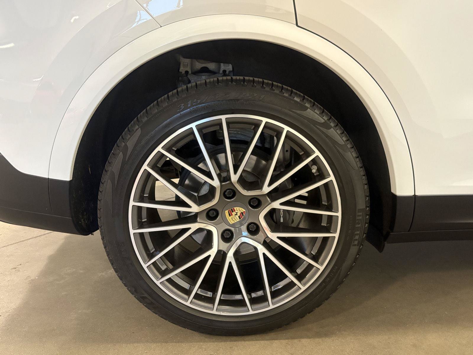 Used 2022 Porsche Cayenne AWD/4WD image 53