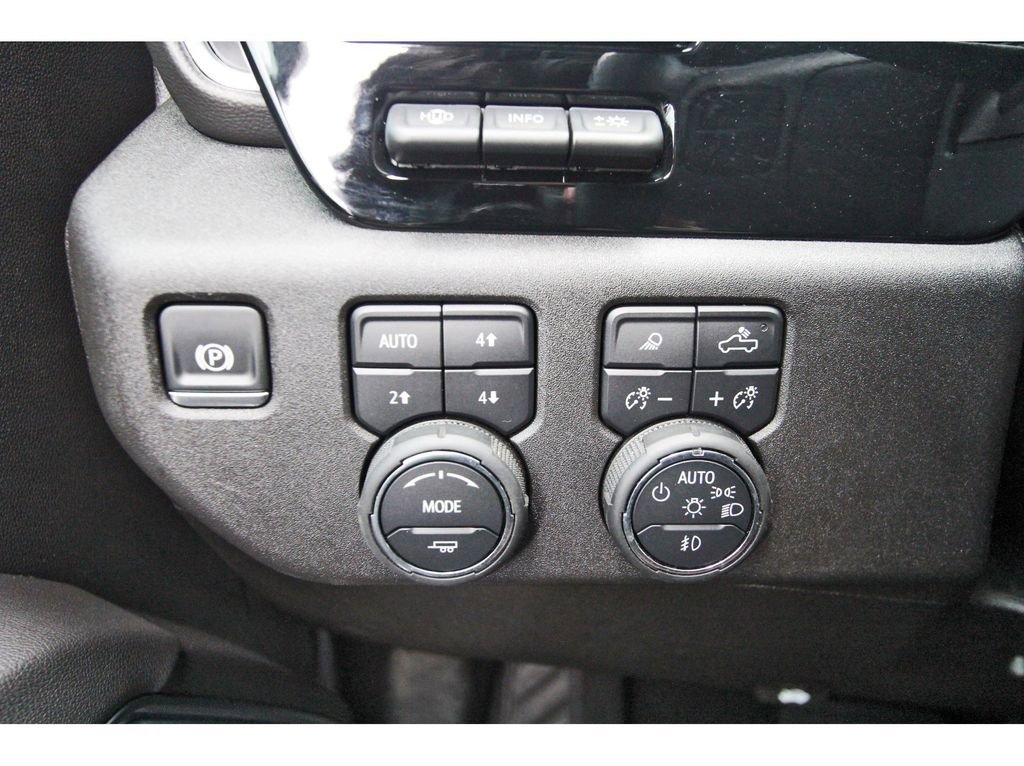 Used 2025 Chevrolet Silverado 3500 High Country w/ High Country Premium Package image 19