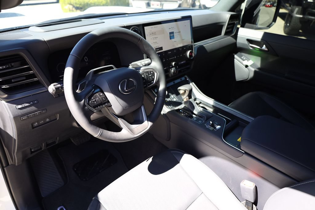 Used 2026 Lexus GX 550 w/ Cold Area Package AWD/4WD image 12