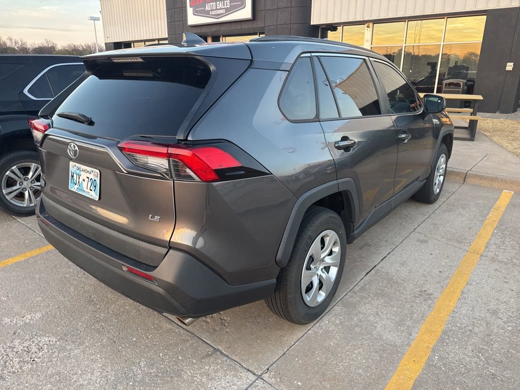Used 2020 Toyota RAV4 LE image 5
