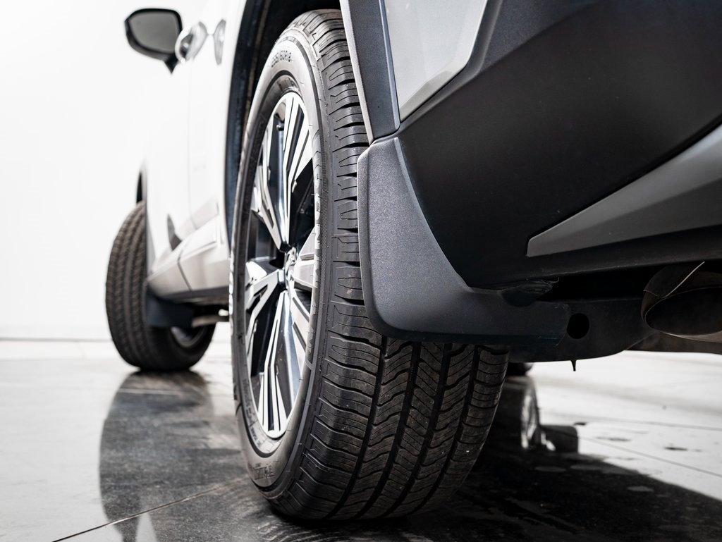 Used 2023 Nissan Rogue SV image 38