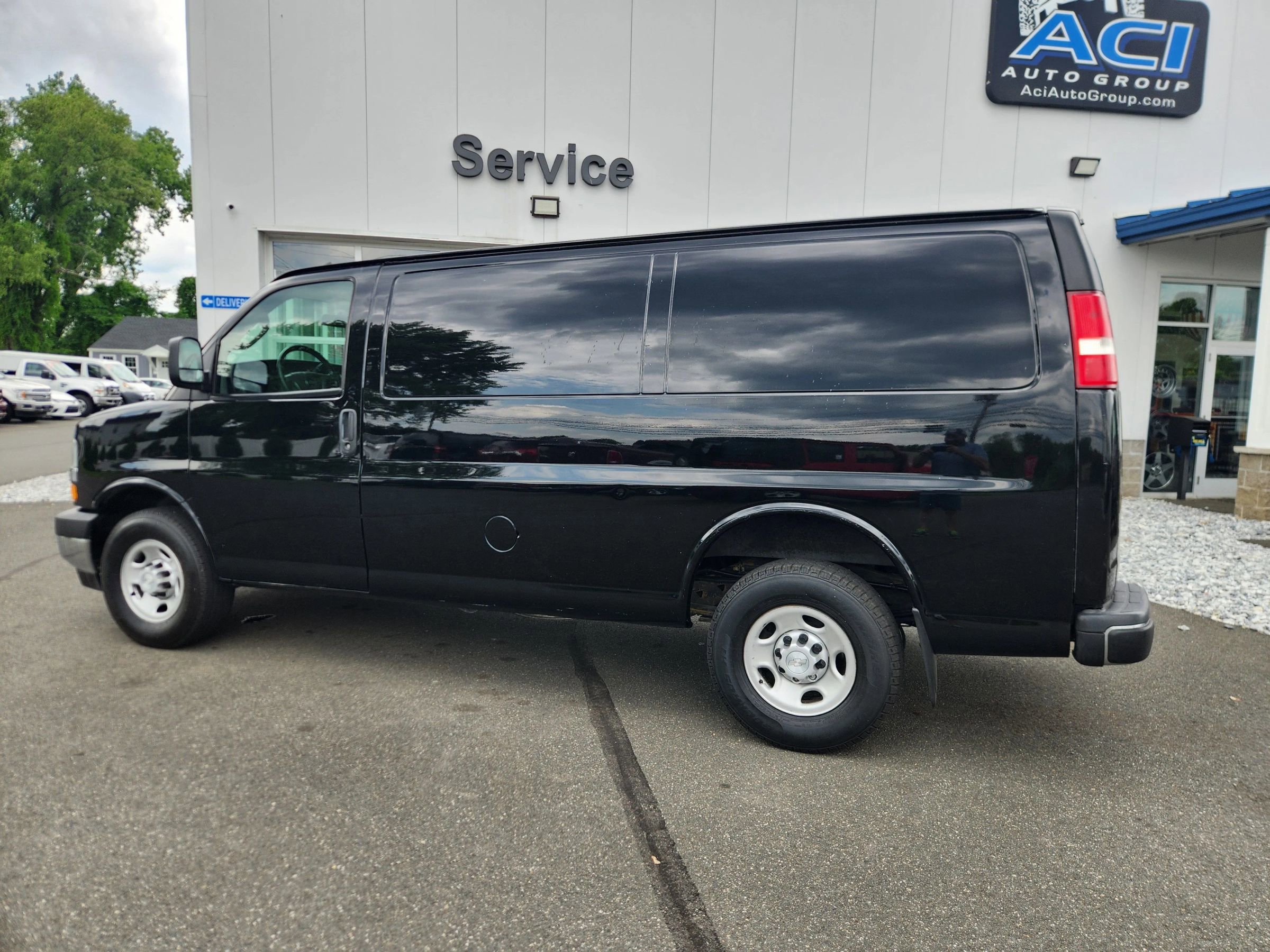 Used 2018 Chevrolet Express 2500 w/ Driver Convenience Package RWD image 8