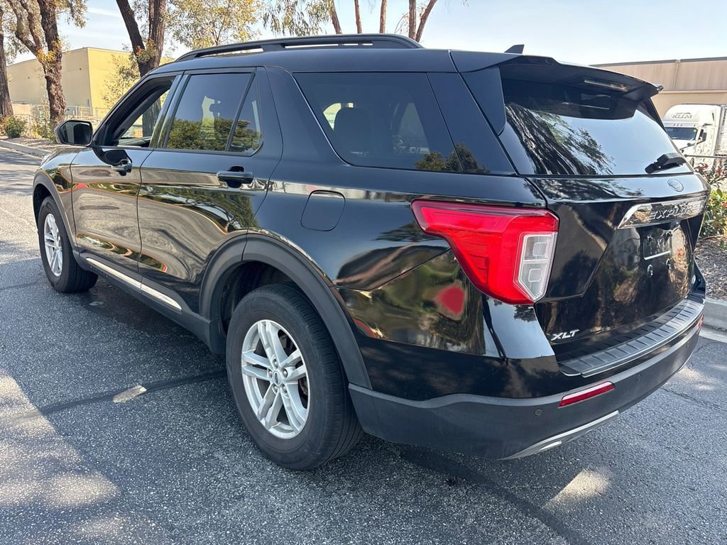 Used 2022 Ford Explorer XLT w/ Equipment Group 202A image 4